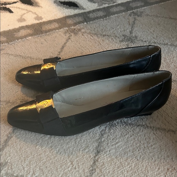 Vintage Pappagallo Amelia Black Patten Leather Pumps with Gold Detail - Picture 1 of 6